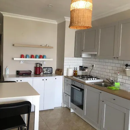 Seaview 1 -bedroom Flat At Marina